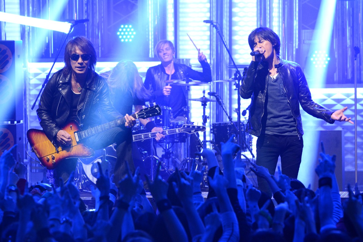 「LIVE MONSTER」出演時のB'z。 (c)日本テレビ