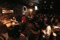 DJもね（撮影：後藤壮太郎）