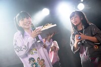 ケーキをプレゼントされたちーぼう。（撮影：後藤壮太郎）