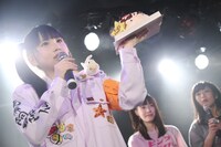 ケーキをプレゼントされたちーぼう。（撮影：後藤壮太郎）