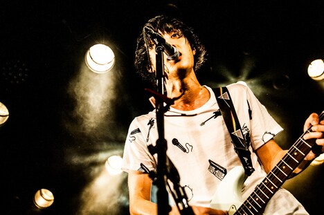 牧達弥（Vo, G）（撮影：浜野カズシ）