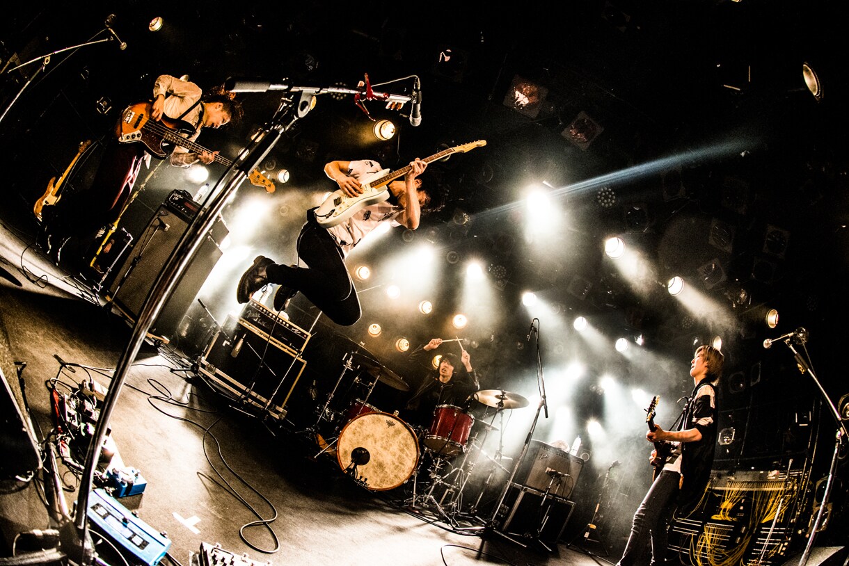 go!go!vanillas、笑顔に包まれた満員クアトロでツアー完遂