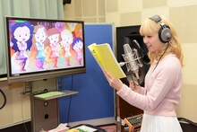 声優に挑戦するE-girlsのAmi。 (c)さくらプロダクション / 日本アニメーション (c)フジテレビ