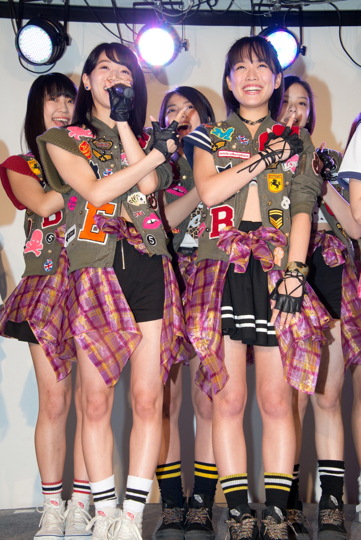 手前左から傳谷英里香、林愛夏（ベイビーレイズJAPAN）。