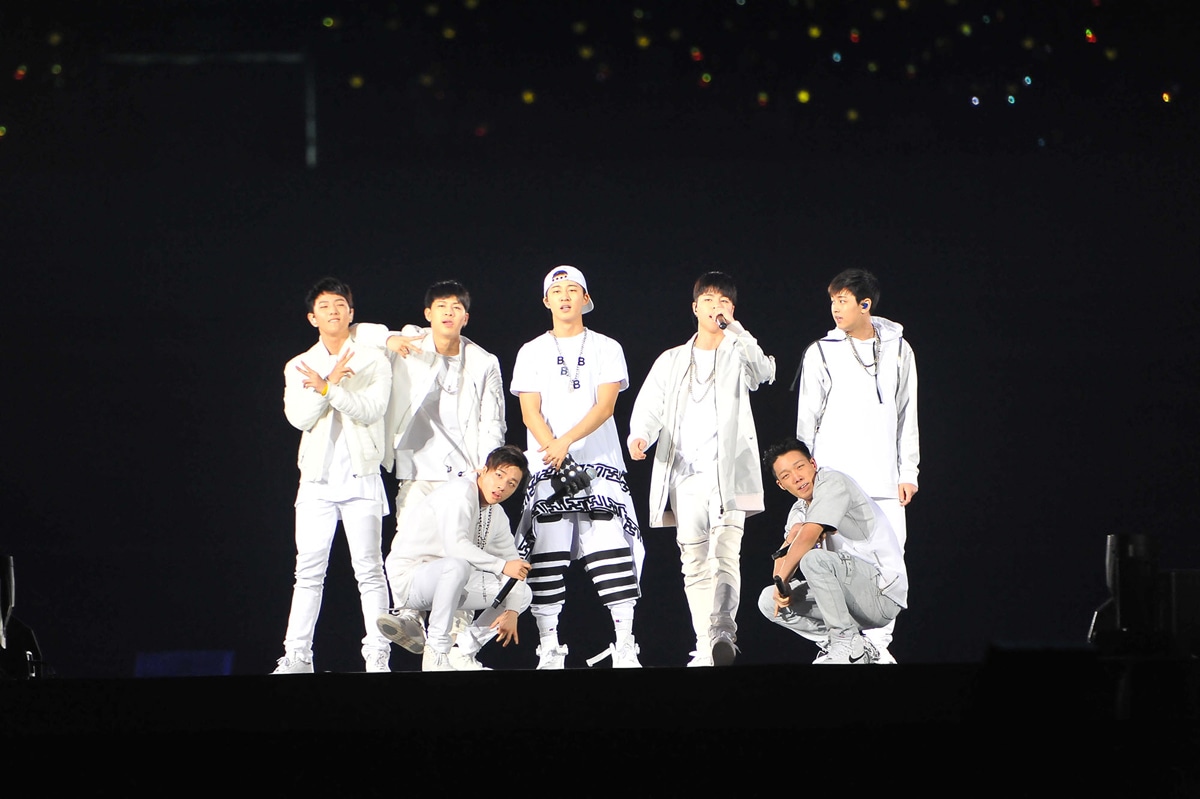 オープニングアクトのiKON。