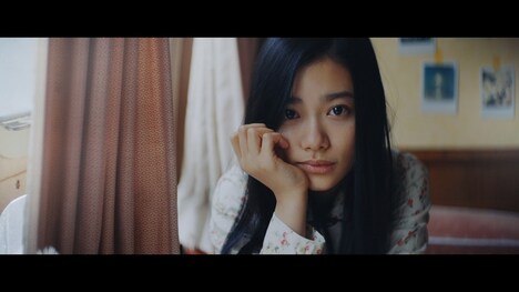 家入レオ「miss you」PVのワンシーン。