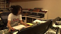 プライベートスタジオ「Great Studio」での島田昌典。(C)TBS