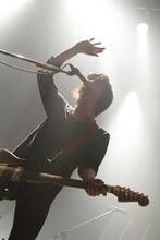 小高芳太朗（Vo, G）（撮影：オオタシンイチロウ）