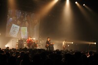 LUNKHEAD「10th ANNIVERSARY『一世一代のみかん祭り』」新木場STUDIO COAST公演の様子。（撮影：オオタシンイチロウ）
