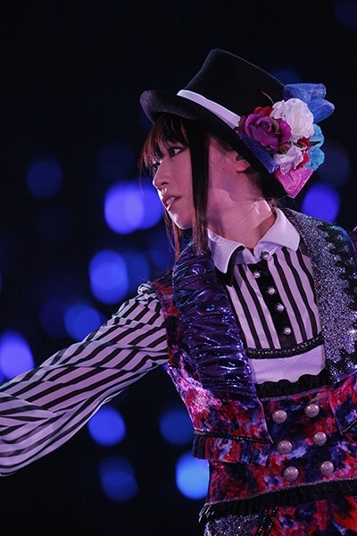 水樹奈々「NANA MIZUKI LIVE THEATER 2015 -ACOUSTIC-」の様子。（Photo by hajime kamiiisaka）
