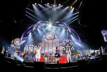 水樹奈々「NANA MIZUKI LIVE THEATER 2015 -ACOUSTIC-」の様子。（Photo by hajime kamiiisaka）