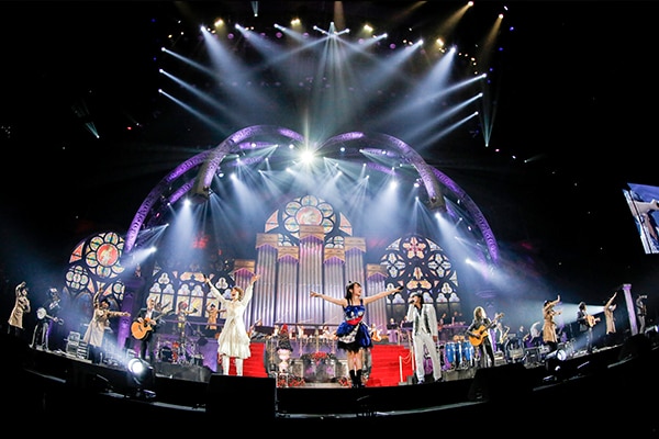 水樹奈々「NANA MIZUKI LIVE THEATER 2015 -ACOUSTIC-」の様子。（Photo by hajime kamiiisaka）