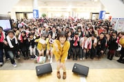 東京・イオンモールむさし村山で開催された「『瞳』リリース記念イベント」の様子。
