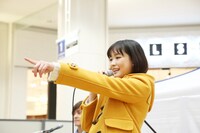 東京・イオンモールむさし村山で開催された「『瞳』リリース記念イベント」の様子。