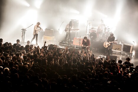 「PUNISHER'S NIGHT 2015」Zepp Nagoya公演でのBIGMAMAのライブの様子。（撮影：浮多月）