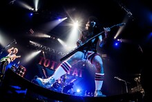 「PUNISHER'S NIGHT 2015」Zepp Nagoya公演でのTOTALFATのライブの様子。（撮影：浮多月）