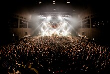 「PUNISHER'S NIGHT 2015」Zepp Nagoya公演でのTOTALFATのライブの様子。（撮影：浮多月）