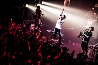 「PUNISHER'S NIGHT 2015」Zepp Nagoya公演でのUVERworldのライブの様子。（撮影：浮多月）