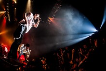 「PUNISHER'S NIGHT 2015」Zepp Nagoya公演でのUVERworldのライブの様子。（撮影：浮多月）