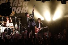 THE ORAL CIGARETTES（撮影：釘野孝宏）