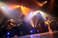 「植田真梨恵LIVE OF LAZWARD PIANO -青い廃墟」大阪・BIGCAT公演の様子。