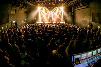 「植田真梨恵LIVE OF LAZWARD PIANO -青い廃墟」大阪・BIGCAT公演の様子。