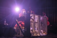 藤田麻衣子「LIVE TOUR 2014-2015 ～one way～」中野サンプラザ公演の様子。