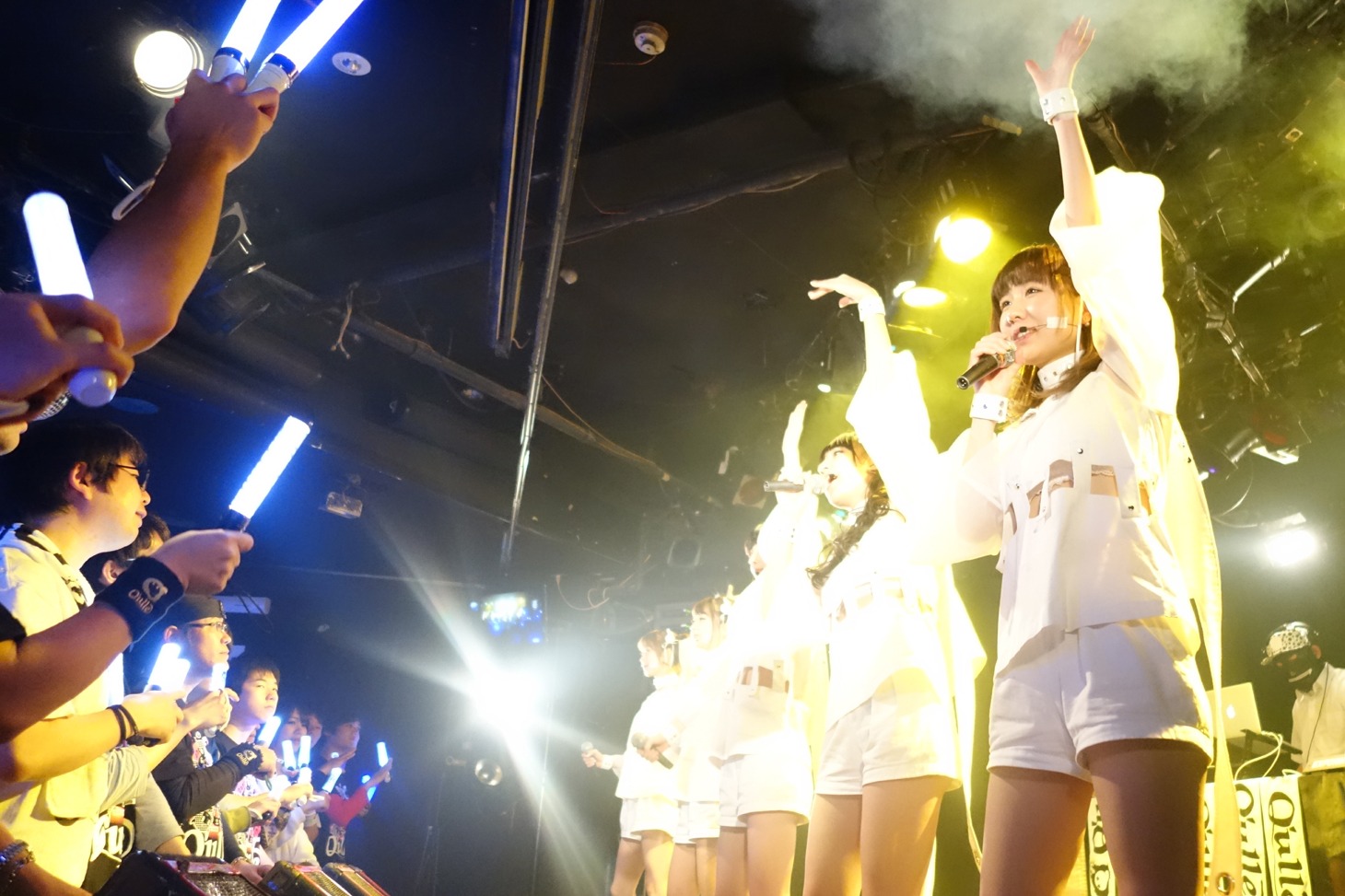 Q'ulleの東京・Shibuya eggman公演の様子。
