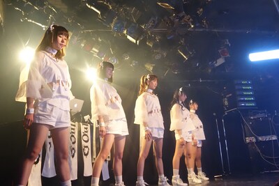 Q'ulleの東京・Shibuya eggman公演の様子。