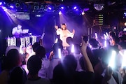Q'ulleの東京・Shibuya eggman公演の様子。