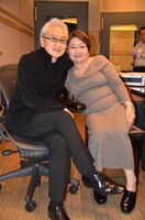 左からなかにし礼、泉ピン子。