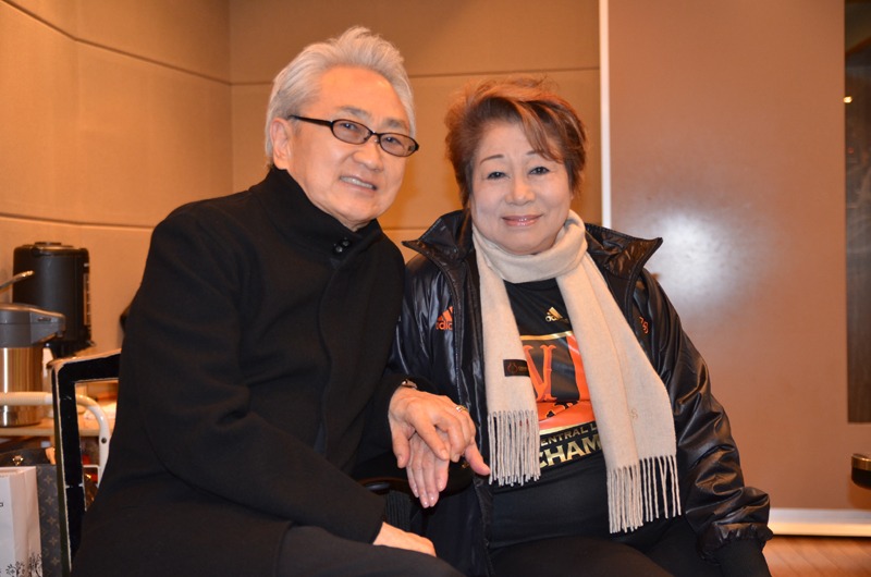 左からなかにし礼、水谷八重子。
