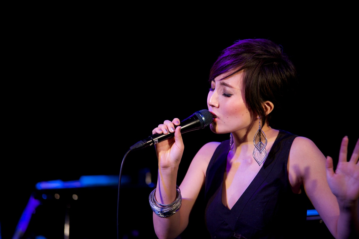 「Nao Yoshioka - New Year LIVE 2015 -」の様子。