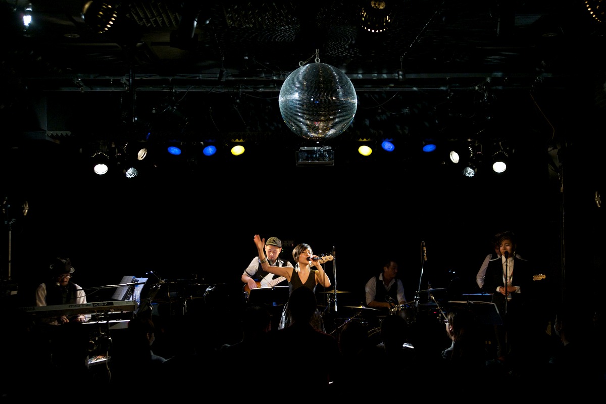 「Nao Yoshioka - New Year LIVE 2015 -」の様子。