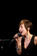 「Nao Yoshioka - New Year LIVE 2015 -」の様子。