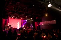 ティーナ・カリーナ「ひとり昭和歌謡祭」の様子。