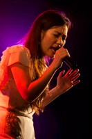 ティーナ・カリーナ「ひとり昭和歌謡祭」の様子。