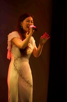 ティーナ・カリーナ「ひとり昭和歌謡祭」の様子。