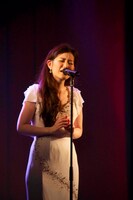 ティーナ・カリーナ「ひとり昭和歌謡祭」の様子。