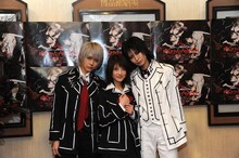 左からルウト、若月佑美（乃木坂46）、AKIRA（DISACODE）。