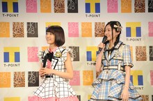 左から宮脇咲良、松井珠理奈。