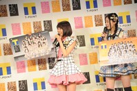 左から宮脇咲良、松井珠理奈。