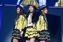 左から斉藤真木子、松井珠理奈、中西優香。 (c)AKS