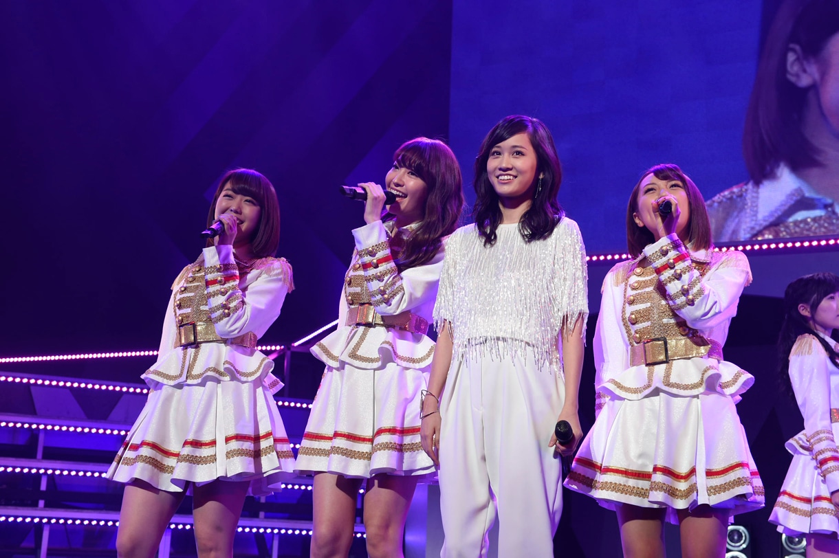 左から峯岸みなみ、小嶋陽菜、前田敦子、高橋みなみ。 (c)AKS