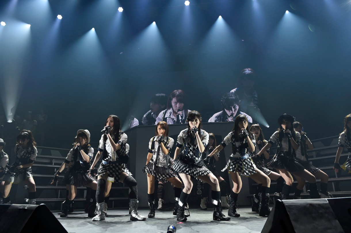 「RIVER」歌唱の様子。 (c)AKS