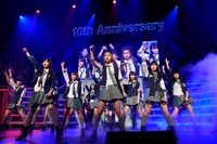 「Pioneer」歌唱の様子。 (c)AKS