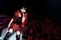 増田有華による「Stargazer -2012 Here I am cuz of U- Yuka Masuda from DiVA」歌唱の様子。 (c)AKS