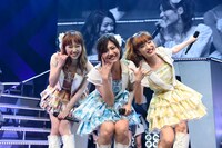 左から小林香菜、宮澤佐江、梅田彩佳。 (c)AKS