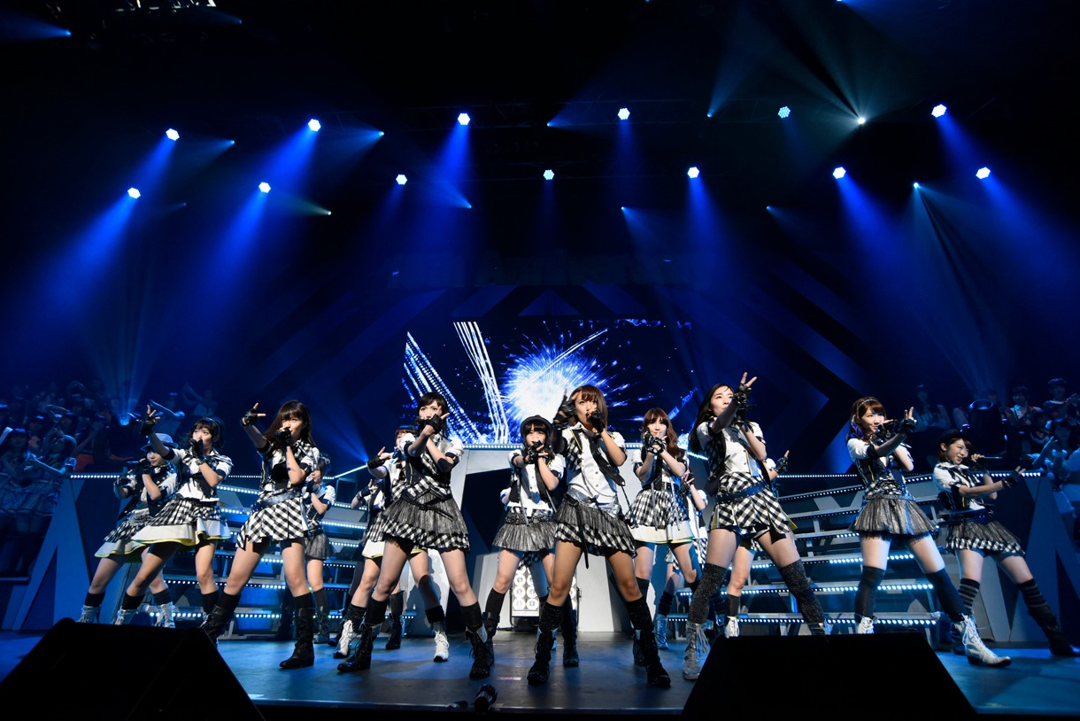 「RIVER」歌唱の様子。 (c)AKS