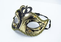 シングル完全限定生産盤に付属するベネチアンマスク。